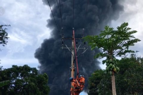 PLN perbaiki 10 gardu listrik terdampak ledakan kilang minyak