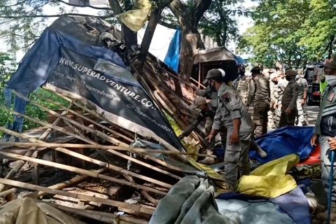 Ratusan pedagang Pasar Kranggot Cilegon ditertibkan