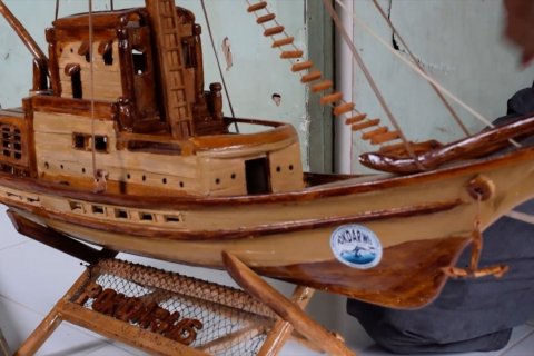 Warga Batang Arau sulap pelepah salak jadi kerajinan bernilai