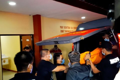 Jenazah terduga teroris penyerang Mabes Polri tiba di RS Polri Kramat Jati