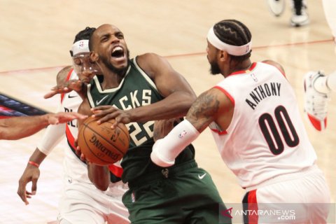 NBA: Milwaukee Bucks vs Portland Trail Blazers