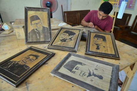 Kerajinan lukisan dari bambu