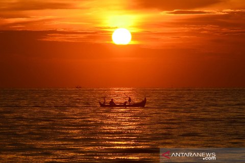 Pesona sunset di pantai Semat Jepara
