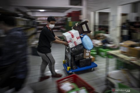 Rencana pemerintah subsidi ongkos kirim belanja daring