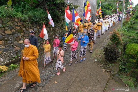 Ritual peletakan patung Dewi Sri