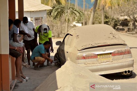 Pascaletusan gunung berapi La Soufriere di Karibia