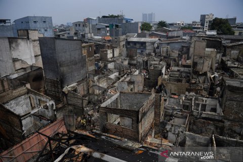 Sisa kebakaran permukiman di Taman Sari