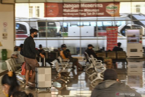 Terminal Pulo Gebang tetap beroperasi di masa larangan mudik