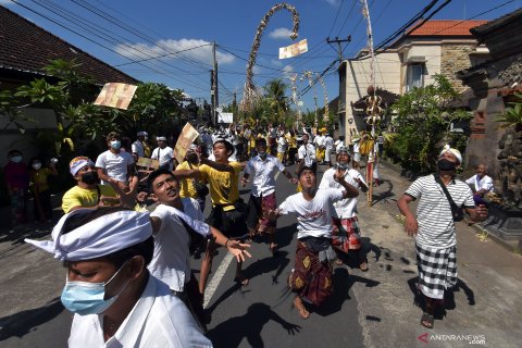 Tradisi Mesuryak pada Hari Raya Kuningan