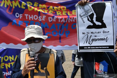 Unjuk rasa menolak kedatangan pemimpin Junta Militer Myanmar