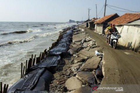 Jalan Rusak Tergerus Abrasi