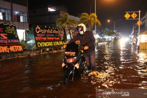 Kota Dumai dikepung banjir rob