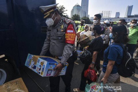 Penumpang mobil travel gelap dialihkan ke terminal