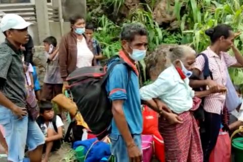 BNPB upayakan korban banjir bandang NTT tidak tinggal di tenda