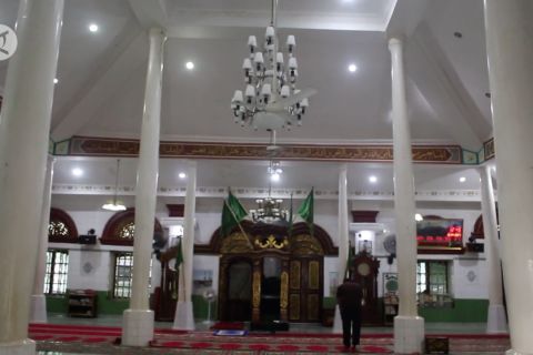 Peninggalan klasik abad lampau di Masjid Suro