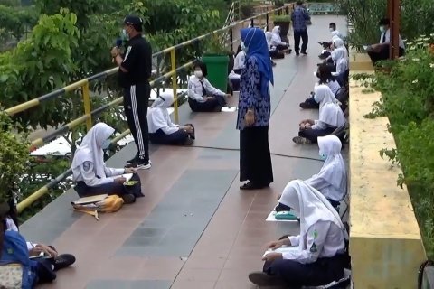 Madiun uji coba PTM di luar ruangan