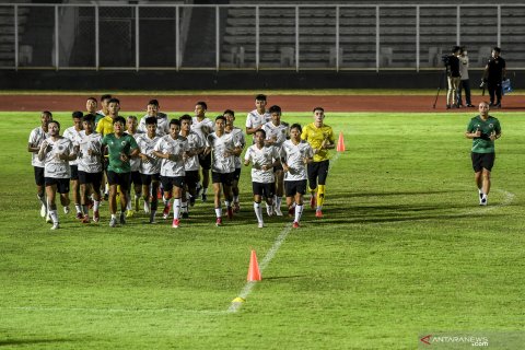 Jelang kualifikasi Piala Dunia, Timnas Sepak Bola Indonesia berlatih di Stadion Madya