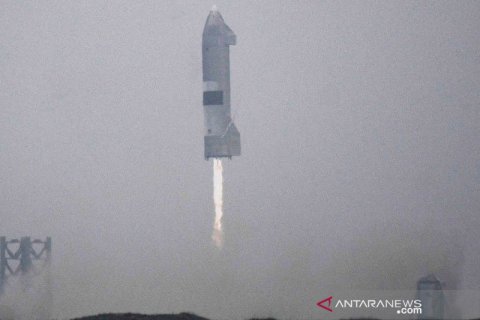 Miliarder Elon Musk kembali uji coba pesawat ruang angkasanya