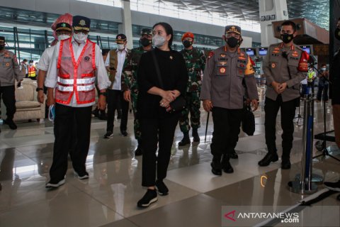Pengecekan larangan mudik di Bandara Soekarno Hatta