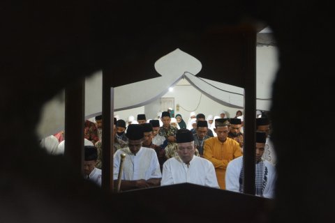 Shalat Idul Fitri Jamaah Tarekat Naqsabandiyah di Padang
