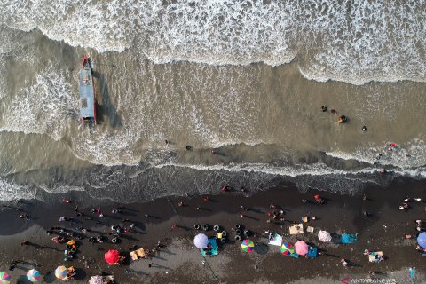 Kapasitas pengunjung wisata pantai libur Lebaran
