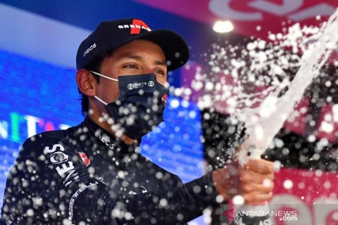Egan Arley Bernal Gomez juara etape 9 Giro d'Italia