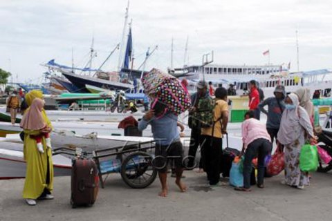 Arus balik penumpang di Pelabuhan Paotere Makassar masih ramai