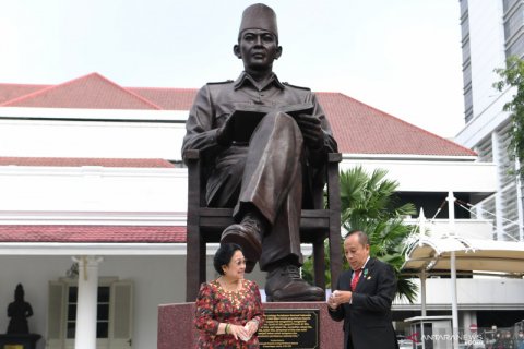 Peresmian patung Bung Karno di Lemhanas