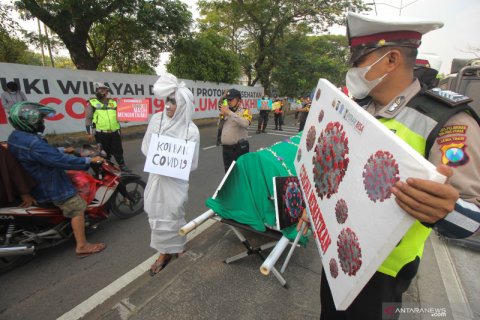 Polisi ajak pocong sosialisasi protokol kesehatan
