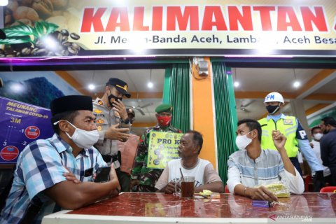 Razia prokes di warung kopi