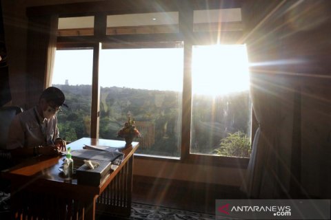 Menparekraf Sandiaga Uno bekerja dari Bali