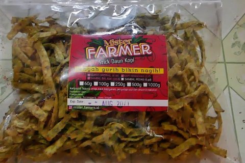 Camilan stik daun kopi dari Temanggung