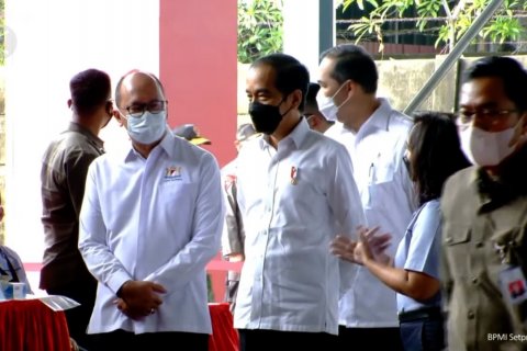 Jokowi harapkan vaksinasi gotong royong kembalikan produktivitas pekerja