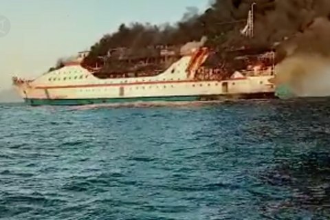 KM Karya Indah terbakar di perairan Kepulauan Sula