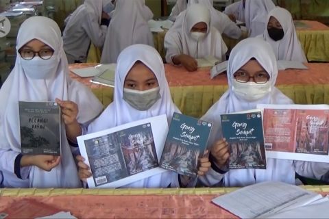 Siswa MTsN Model 1 Banda Aceh lahirkan empat karya buku