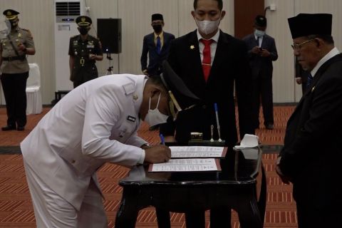 Gubernur Malut lantik Bupati dan Wakil Bupati Halmahera Selatan