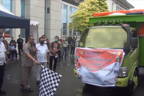 Pemprov Maluku dan BUMN salurkan paket sembako di dua kabupaten