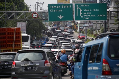 Jalur Puncak macet saat libur Hari Lahir Pancasila