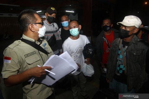 Puluhan pekerja migran dipulangkan ke daerah asal
