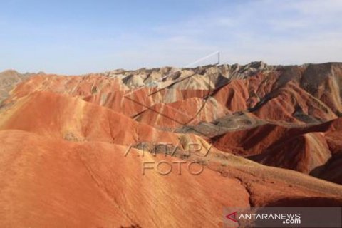 Bukit Warna-Warni Taman Bumi Danxia China