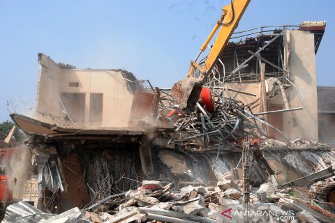 Satpol PP bongkar kontrakan empat lantai di atas lahan Fasum