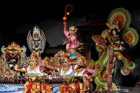 Pagelaran seni Jegog Mebarung