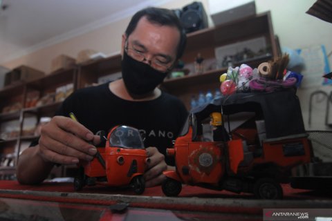 Kerajinan miniatur bajaj