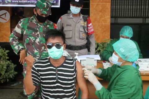 Dinkes Palangka Raya bersama Babinsa Babinkamtibmas lakukan serbuan vaksinasi