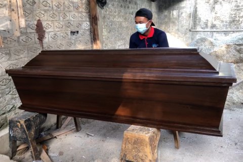 Permintaan peti jenazah meningkat akibat COVID-19