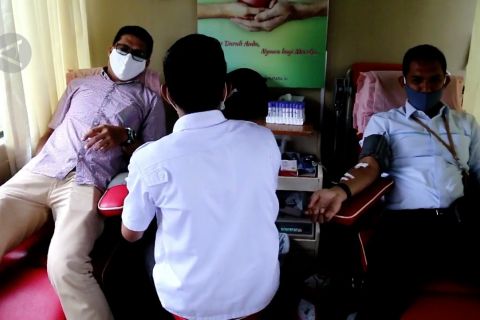 Terdampak vaksin massal, stok darah kosong