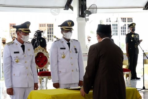 Gubernur Riau minta BupatI Rokan Hilir terpilih segera pulihkan ekonomi