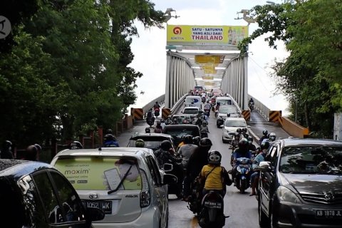Dampak sosial ekonomi pembangunan jembatan duplikasi Kapuas 1