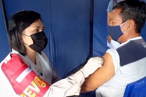 Vaksinasi guru rendah, SMA di Sulteng tunda belajar tatap muka