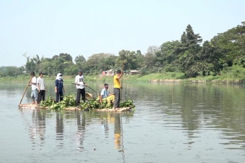 Aksi bersih-bersih di Situ Pengarengan Depok